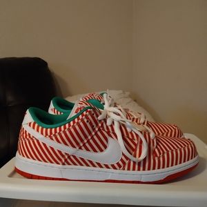 Nike sb dunk low special edition candy canes